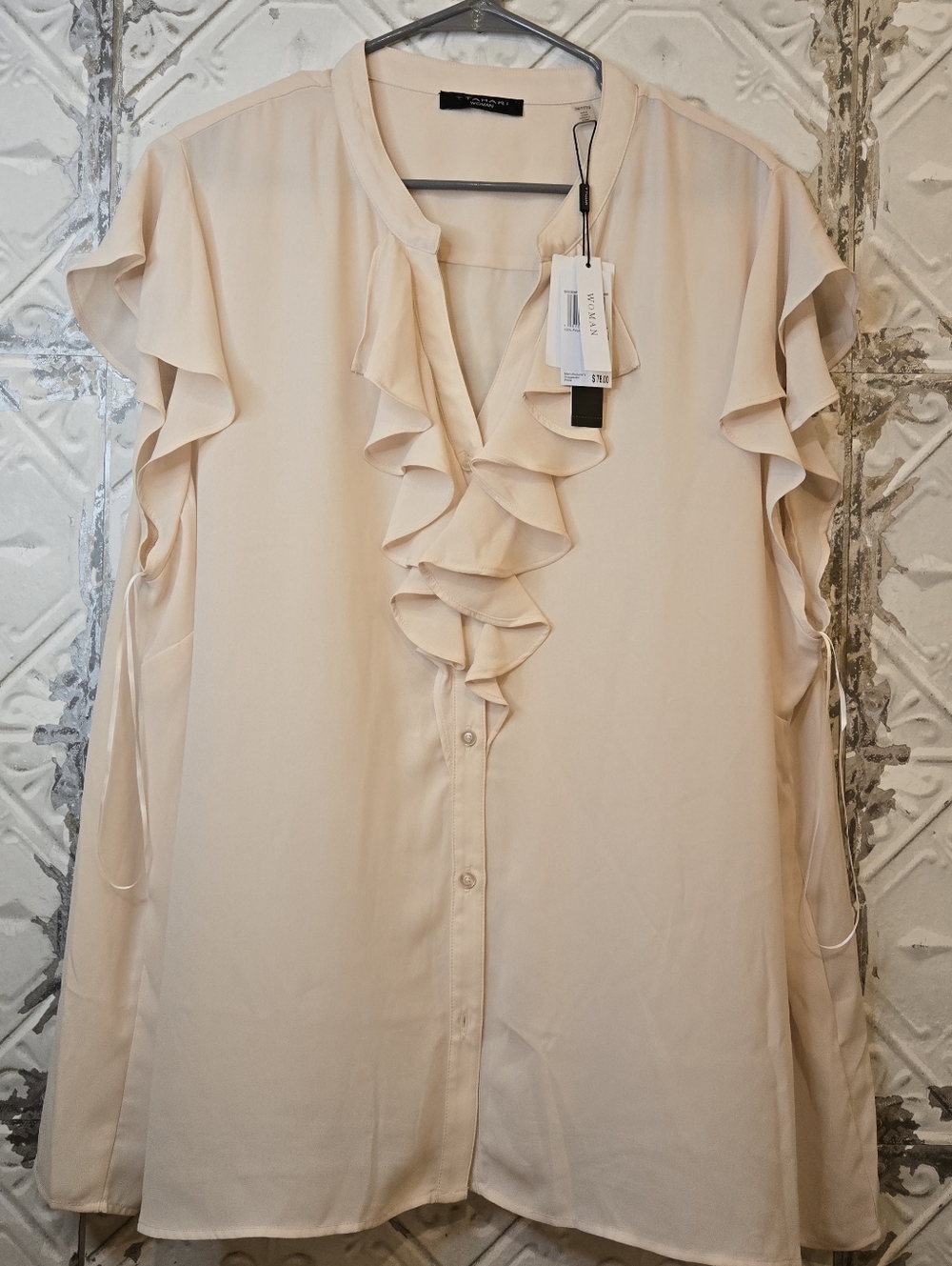 T Tahari Women's Ruffled V-Neck Button Front Top - Cream Plus Size 3X Romantic - Picture 2 of 10